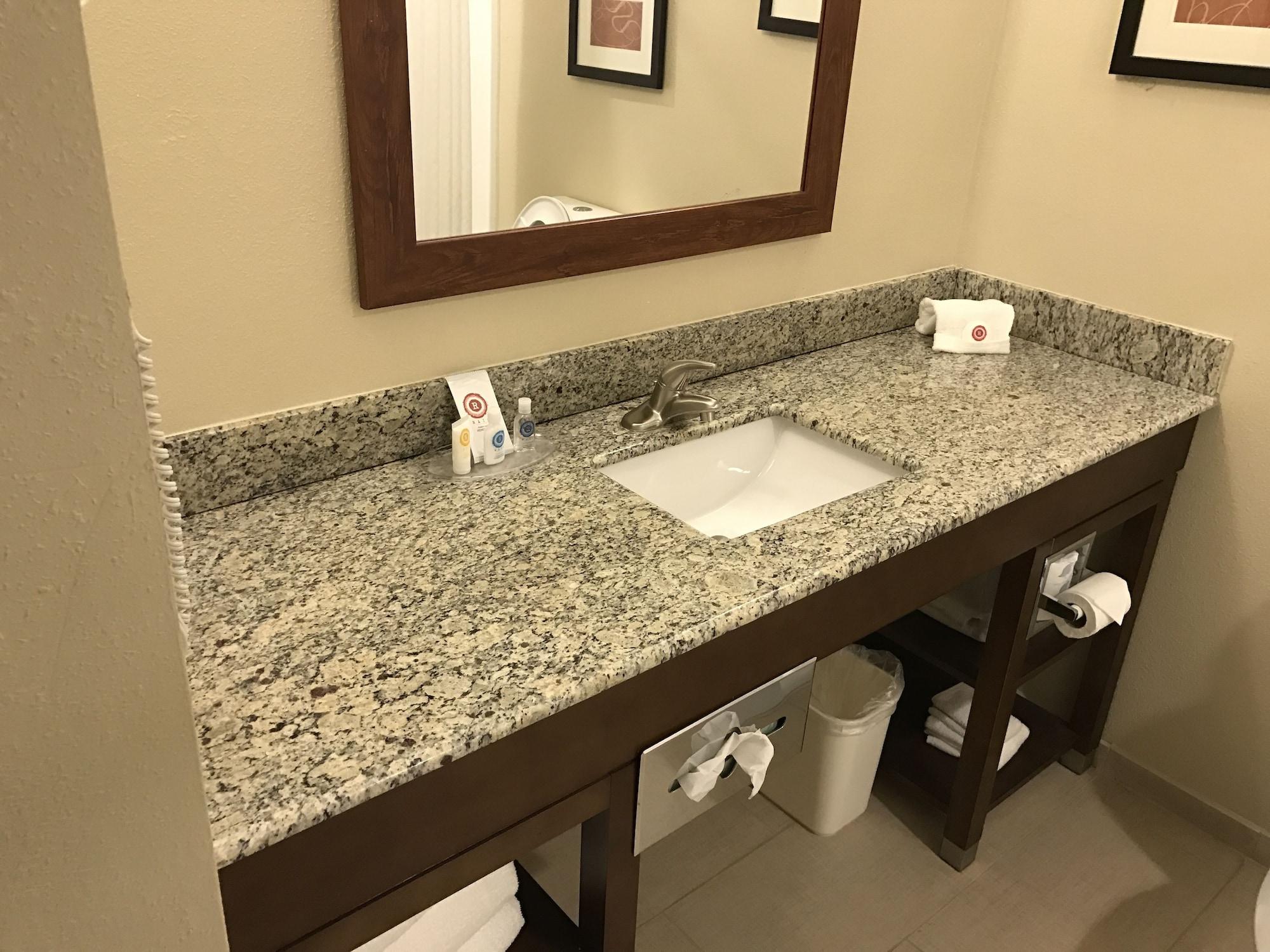 Comfort Suites Plymouth Near Us-30 Esterno foto