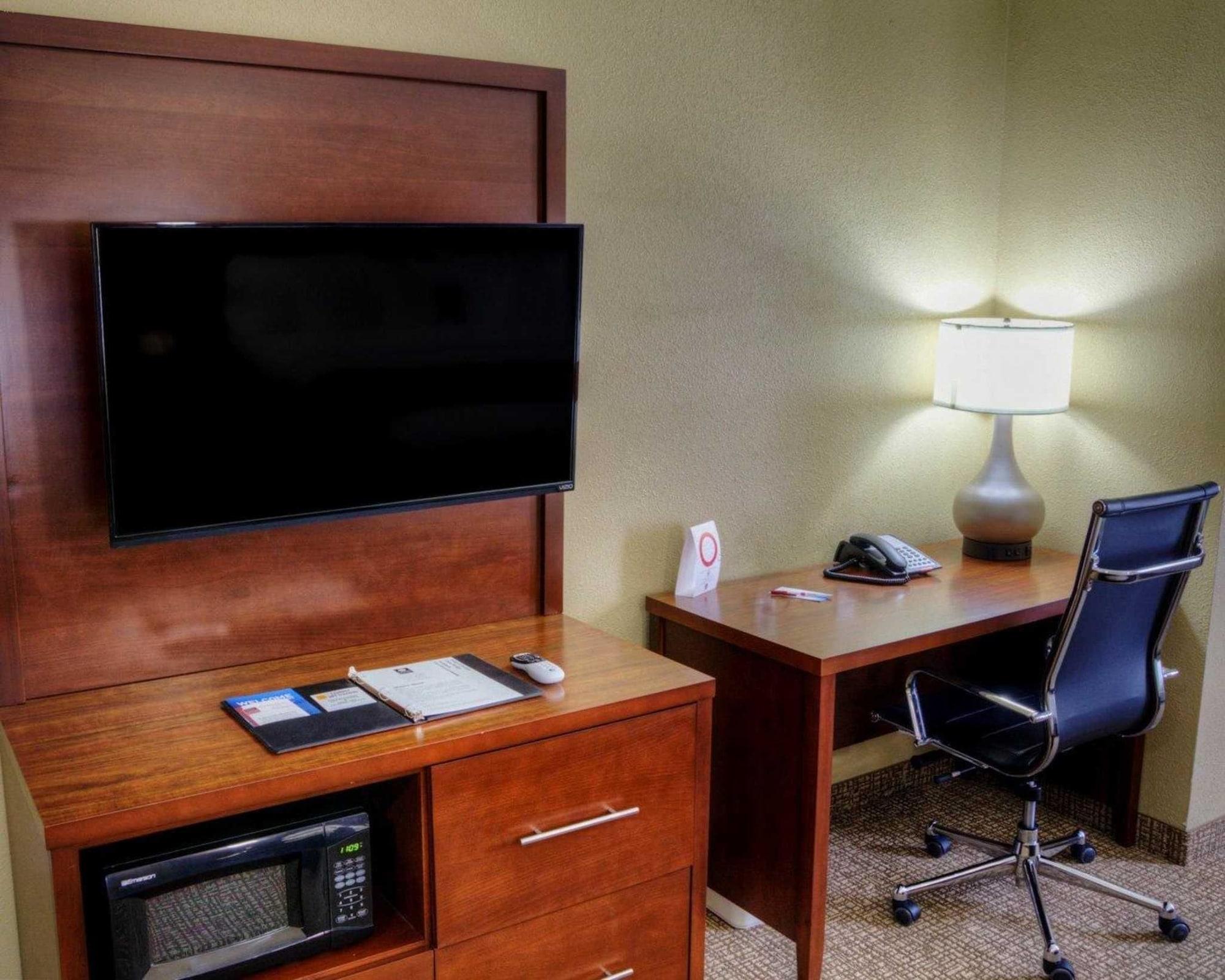 Comfort Suites Plymouth Near Us-30 Esterno foto