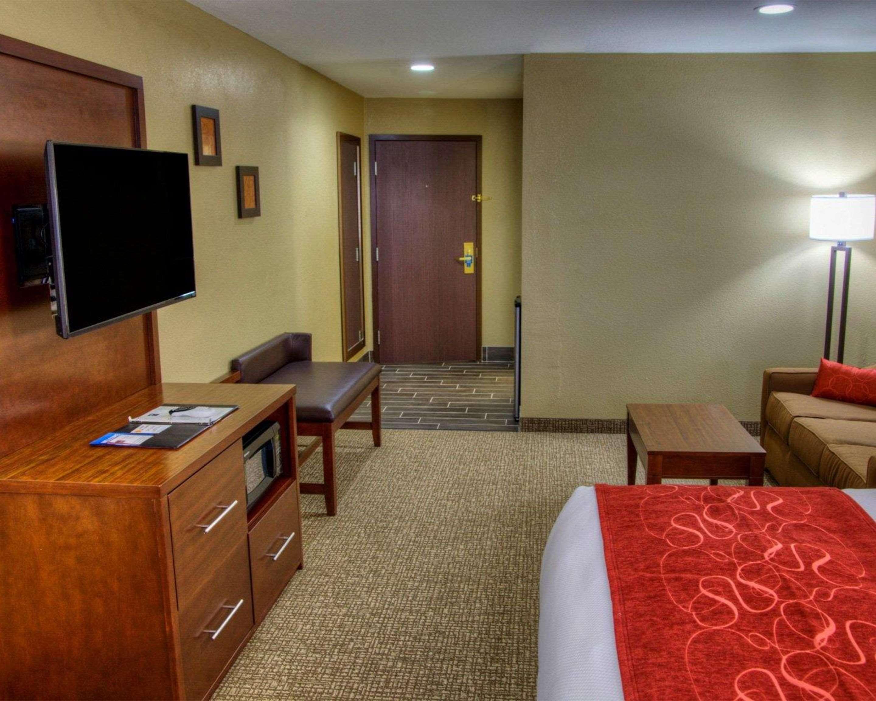 Comfort Suites Plymouth Near Us-30 Esterno foto