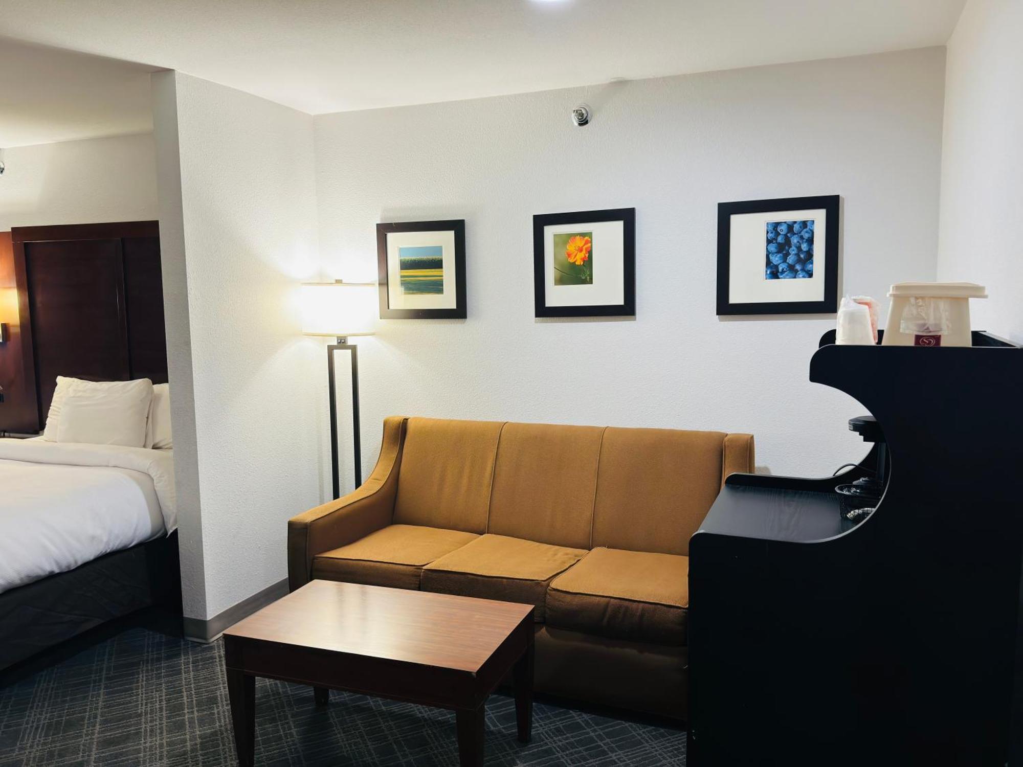 Comfort Suites Plymouth Near Us-30 Esterno foto