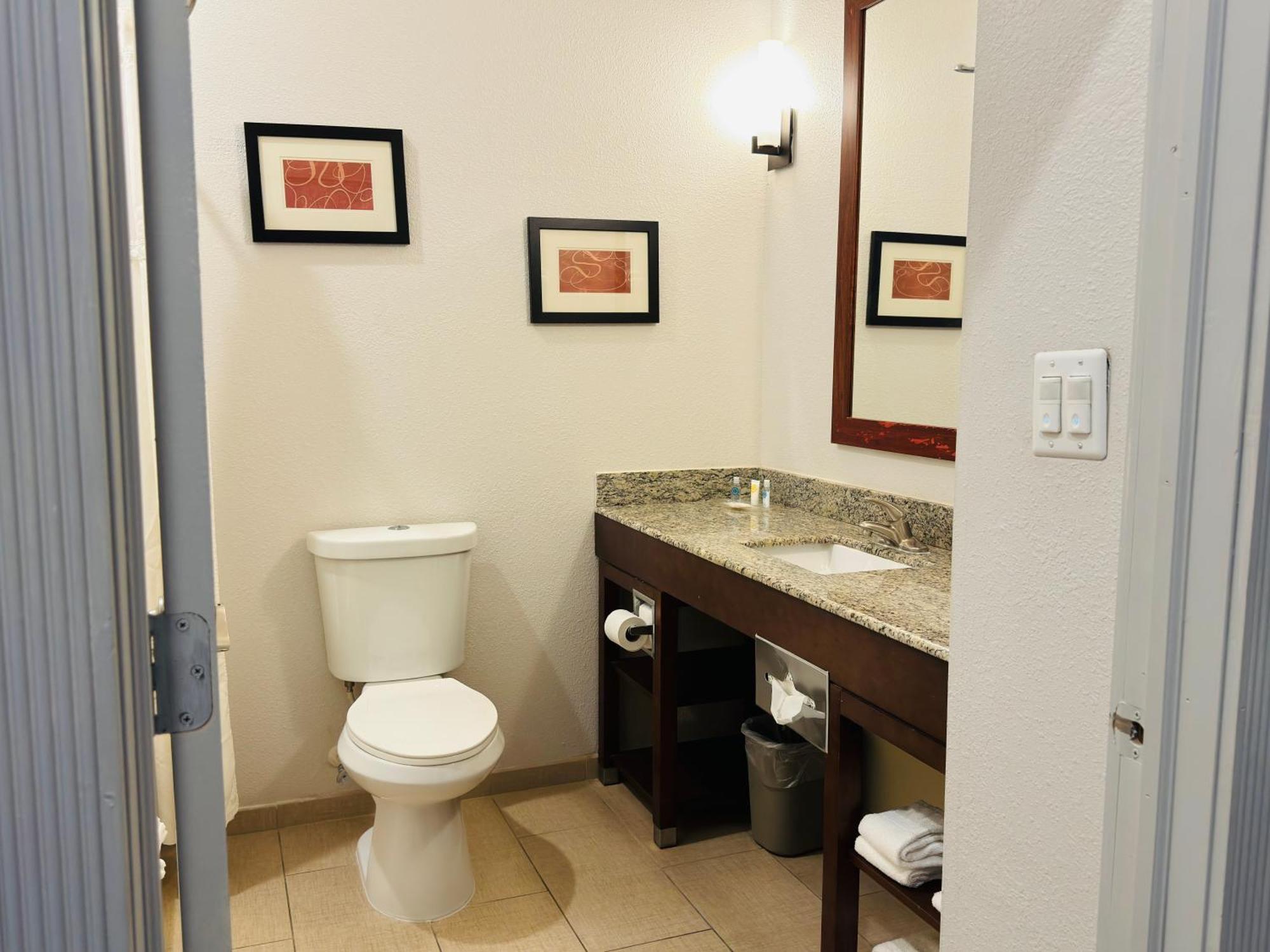 Comfort Suites Plymouth Near Us-30 Esterno foto