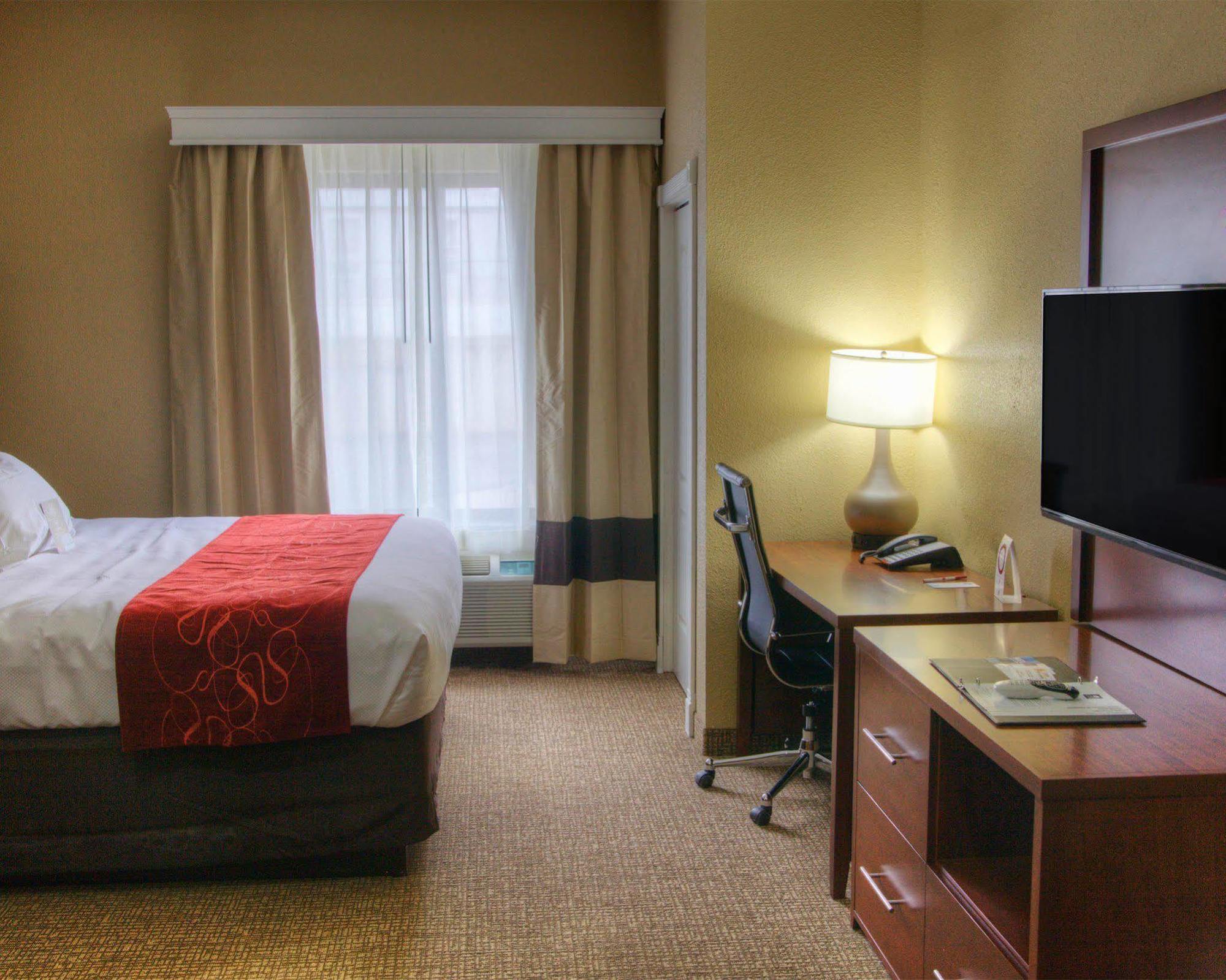 Comfort Suites Plymouth Near Us-30 Esterno foto